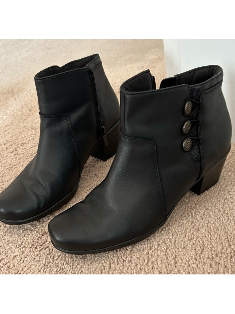 Clarks Elmslie Monet Women’s Black Leather Ankle Booties Boots